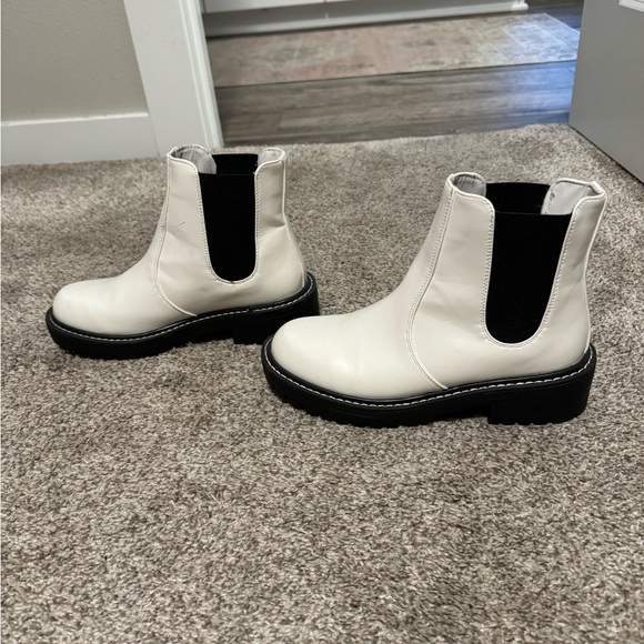 Boots - Picture 2 of 5